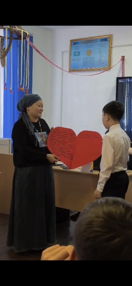 24 қараша &quot;Адал азамат&quot; біртұтас тәрбие бағдарламасы аясында &quot;Шабыт&quot; жобасы,  &quot;Қауіпсіз қоғам&quot; алдын алу шарасы бойынша облыстық тәжірибе алмасу  &quot;Даналық мектебі&quot; клубының  жұмысы &quot;Мейірім&quot; аналар-клубының ұйымдастыруымен &quot;Мейірім мен махаббаттың бастауы